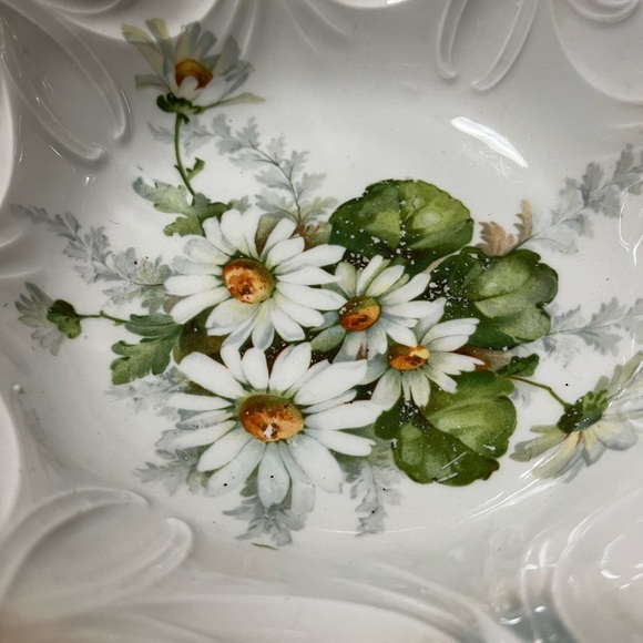 Antique German Daisy serving bowl - Picture 2 of 8